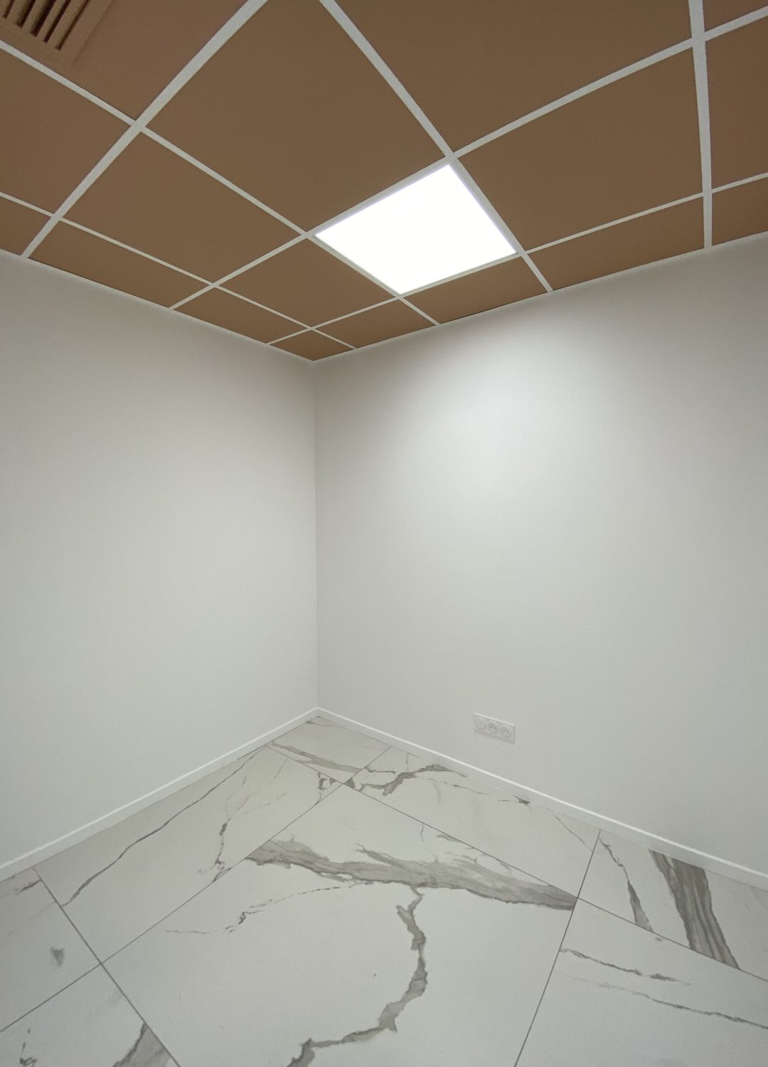 Peinture sur faux plafond